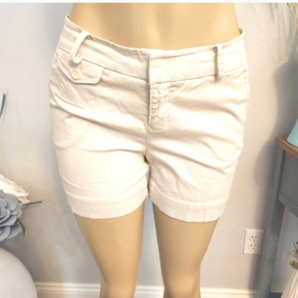 Banana Republic Women's Light Beige Shorts